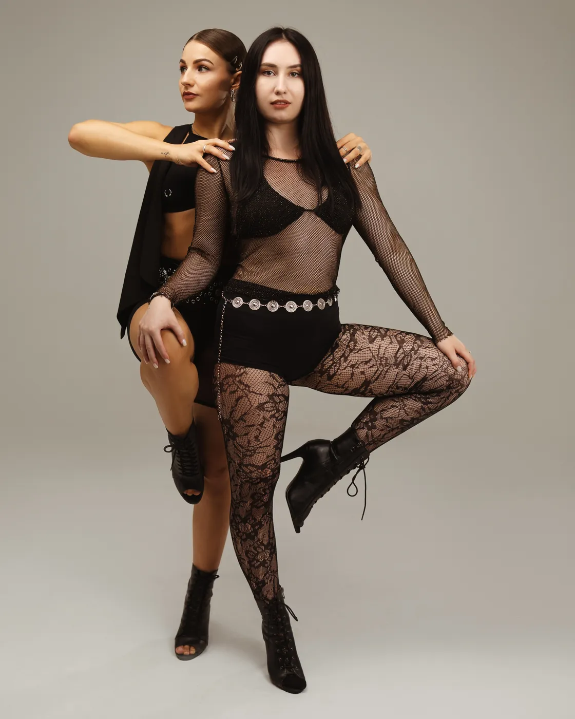 Альона й Настя у підборах на занятті з heels